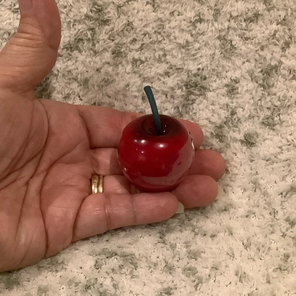 Red Cherry Lip Gloss NWT Beauty Treats cruelty Free 1.5” x 1.5” - Picture 11 of 14